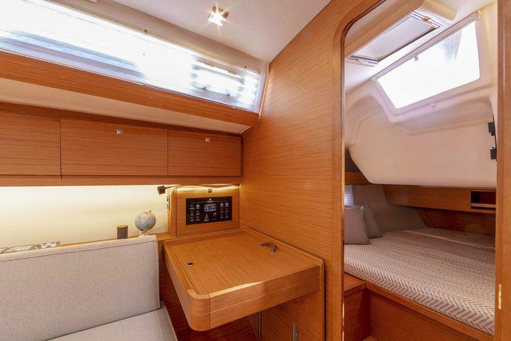 Book yachts online - sailboat - Dufour 430 - OCEAN WHISPER - rent