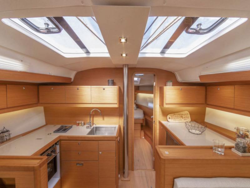 Book yachts online - sailboat - Dufour 430 - OCEAN WHISPER - rent