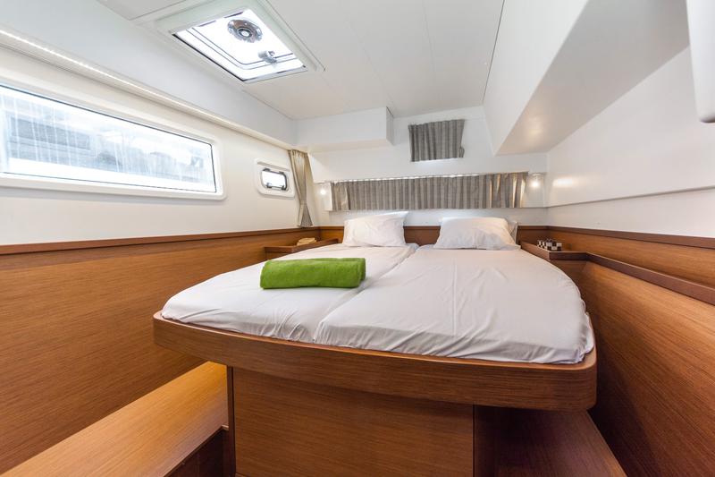 Book yachts online - catamaran - Lagoon 42 A/C &amp; GEN. - FANTASEA - rent