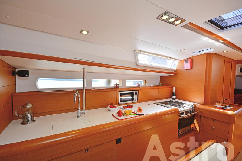 Book yachts online - sailboat - Sun Odyssey 509 - Astro - rent