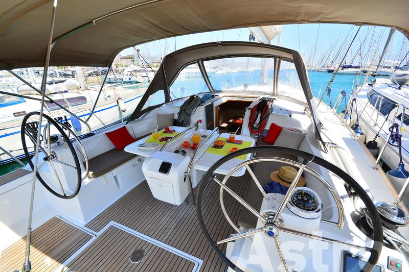 Book yachts online - sailboat - Sun Odyssey 509 - Astro - rent