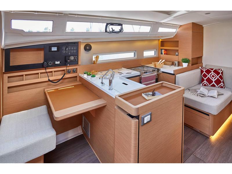 Book yachts online - sailboat - Sun Odyssey 410 - First Date - rent