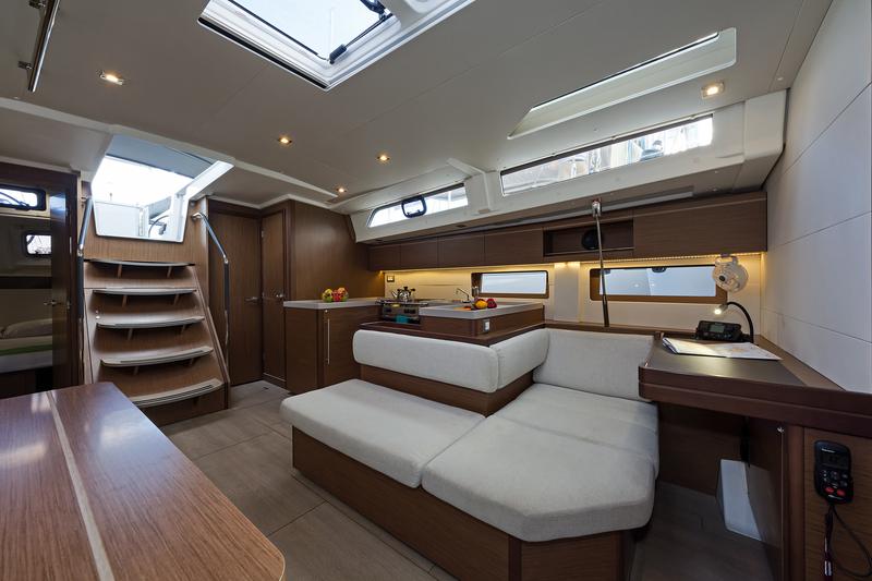 Book yachts online - sailboat - Oceanis 51.1 (5+1 cab) A/C &amp; GEN - YRIA - rent