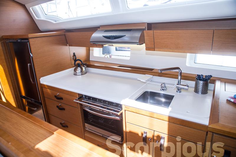 Book yachts online - sailboat - Jeanneau 54 A/C &amp; GEN - Scorpius - rent