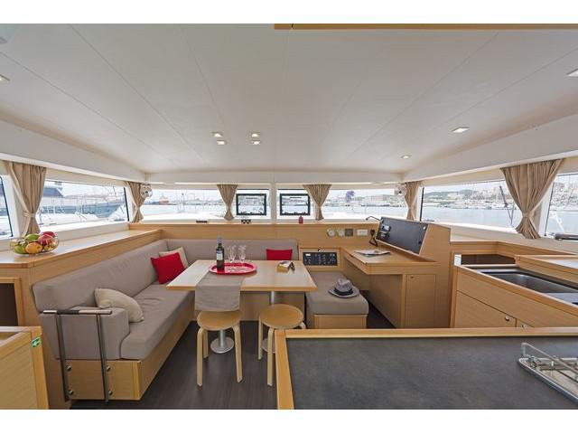 Book yachts online - catamaran - Lagoon 400S2 - LIBRE - rent