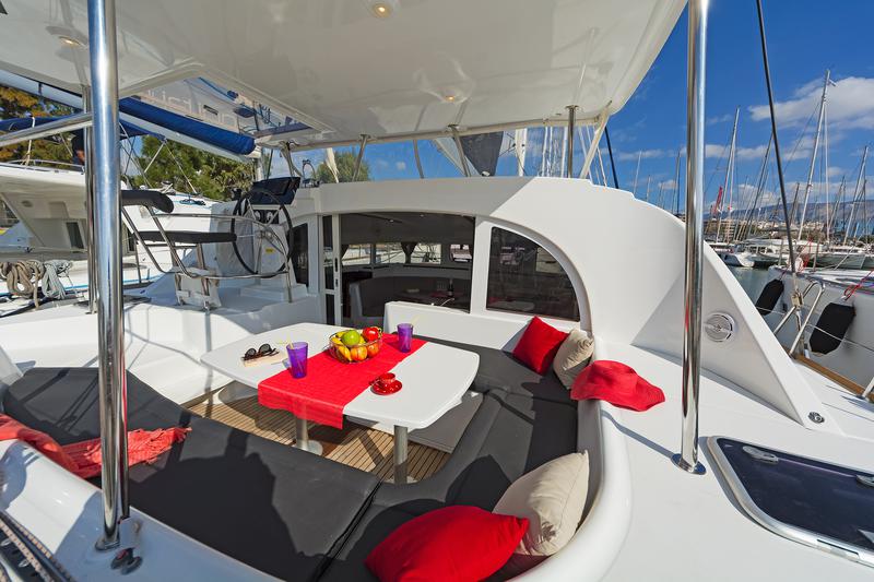 Book yachts online - catamaran - Lagoon 380 - ELEVEN - rent