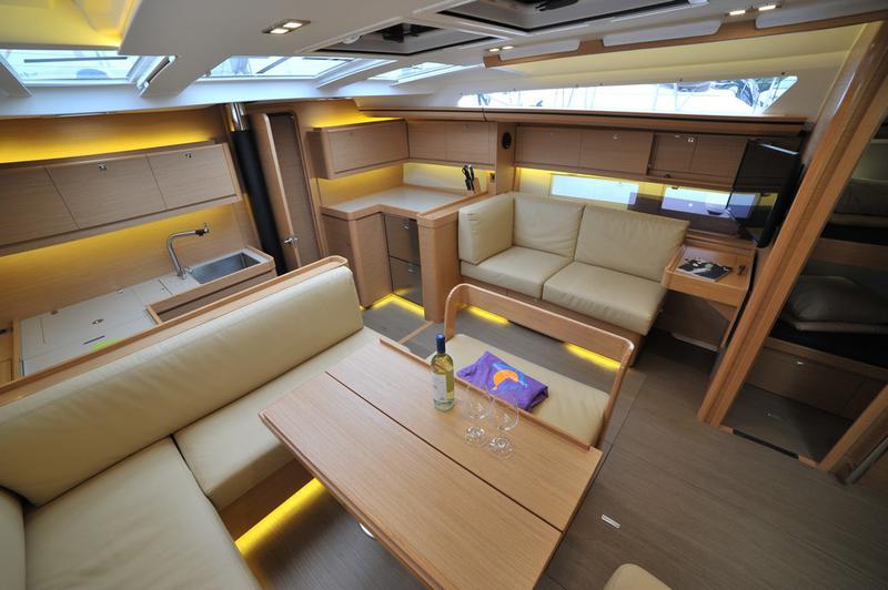 Book yachts online - sailboat - Dufour 520 GL - Greenleaf - rent