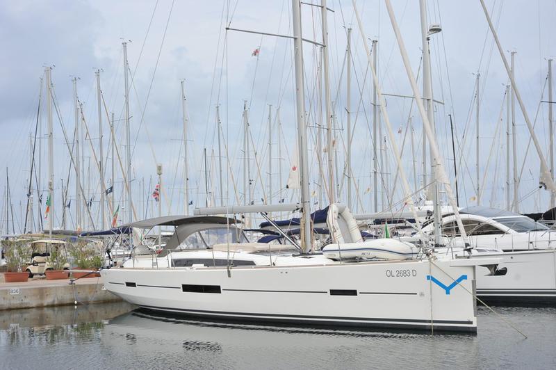 Book yachts online - sailboat - Dufour 520 GL - Greenleaf - rent