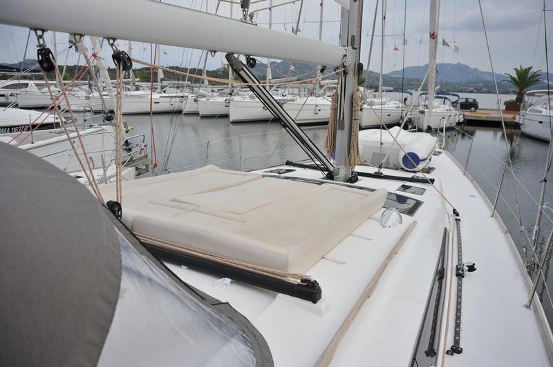 Book yachts online - sailboat - Dufour 520 GL - Greenleaf - rent