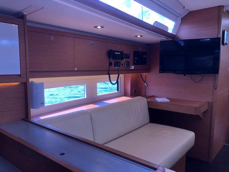Book yachts online - sailboat - Dufour 530 Owner's version - Gringott - rent