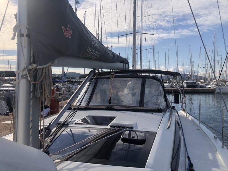 Book yachts online - sailboat - Dufour 390 Grand Large - Molesta - rent