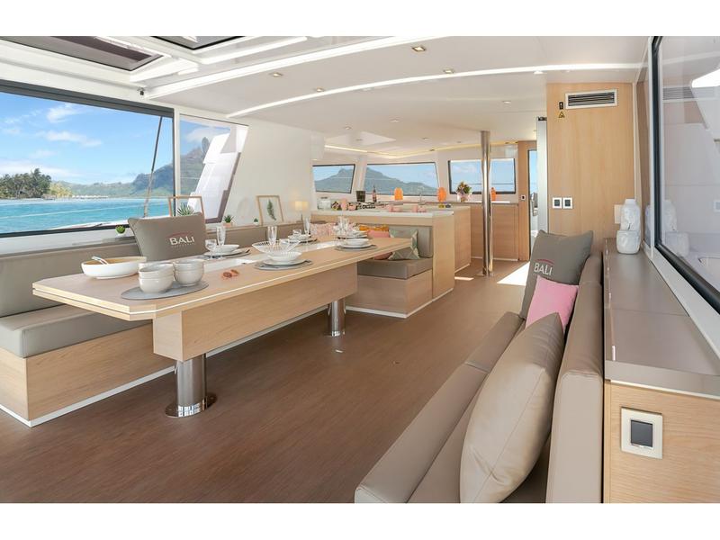 Book yachts online - catamaran - Bali 5.4 - Her Majesty - rent