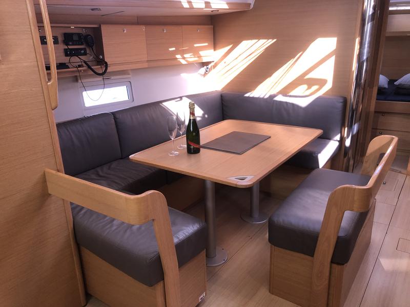 Book yachts online - sailboat - Dufour 430 Grand Large - Billywig - rent