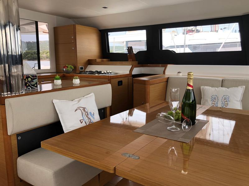 Book yachts online - catamaran - Dufour Catamaran 48 - Argo - rent