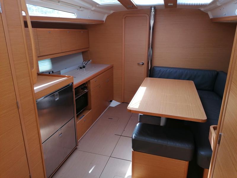 Book yachts online - sailboat - Dufour 390 Grand Large - Parbleu - rent