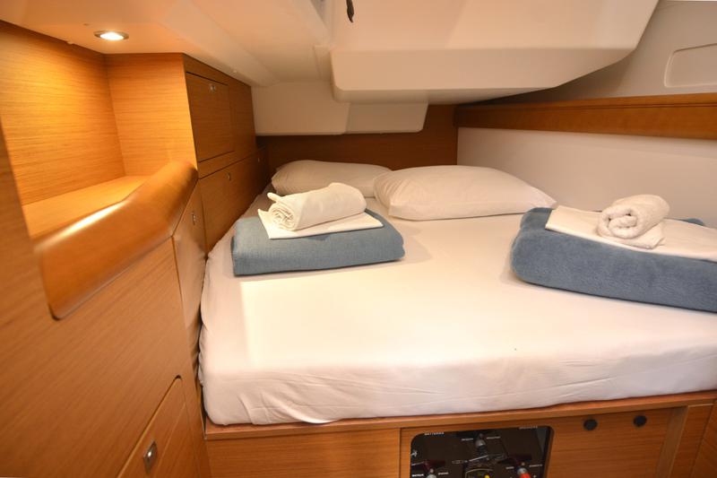 Book yachts online - sailboat - Sun Odyssey 479 - Black Kiss - rent