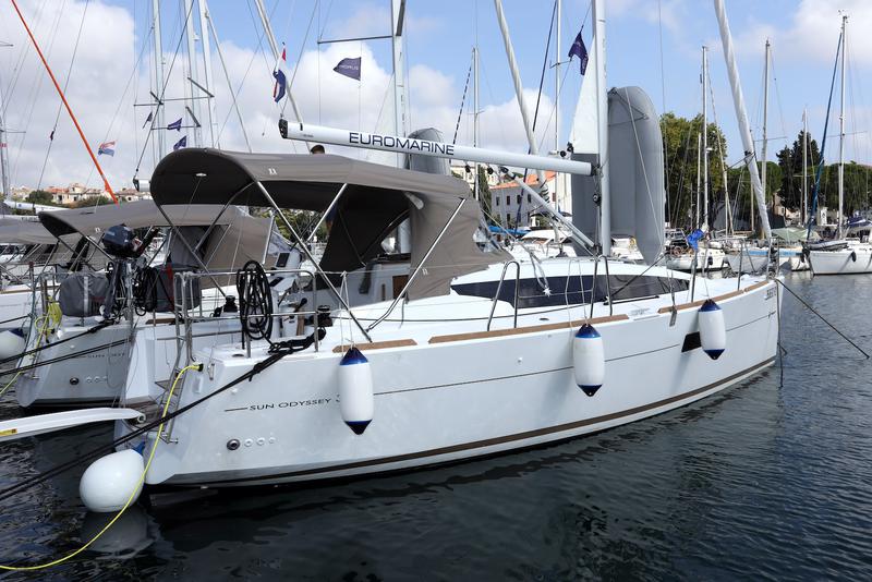 Book yachts online - sailboat - Sun Odyssey 319 - Tatjana - rent