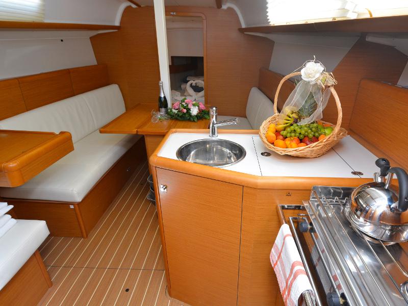 Book yachts online - sailboat - Sun Odyssey 33i - Hasta Siempre - rent