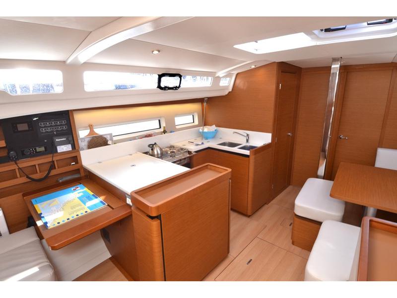 Book yachts online - sailboat - Sun Odyssey 440 - Sigma Kiss - rent