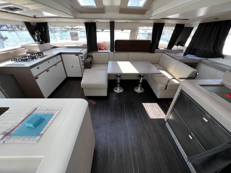 Book yachts online - catamaran - Elba 45 - Angie - rent