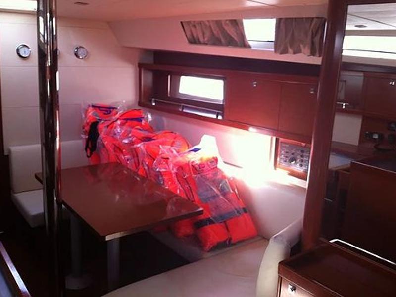 Book yachts online - sailboat - Oceanis 41 S - Slunicko - rent