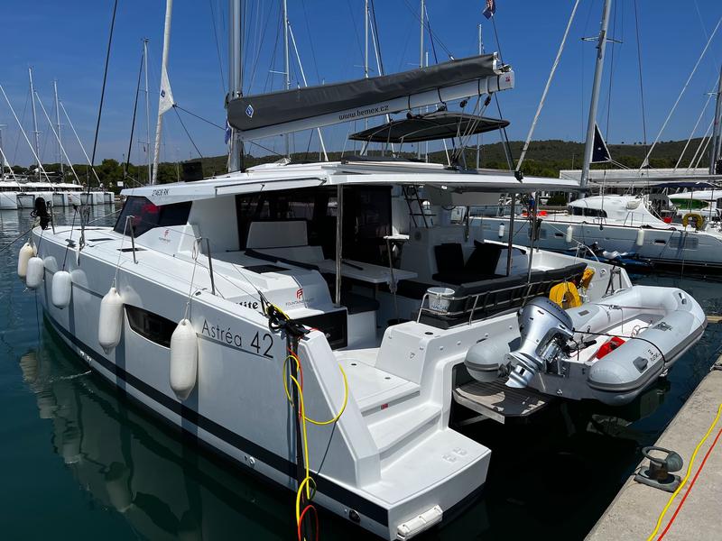 Book yachts online - catamaran - Astréa 42 - Elite - rent