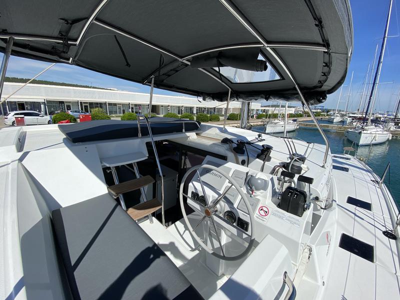 Book yachts online - catamaran - Astréa 42 - Vespera - rent