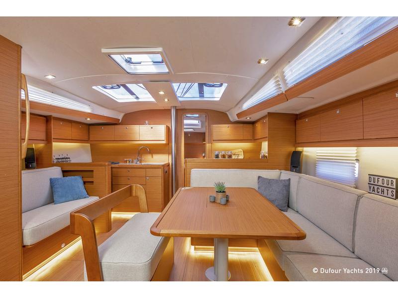 Book yachts online - sailboat - Dufour 430 Grand Large - Blue Moon 2 - rent