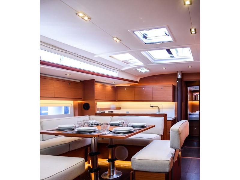 Book yachts online - catamaran - Lagoon 450  Flybridge - Amare I - Skippered - rent