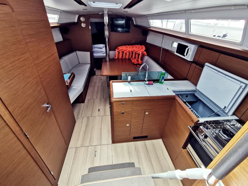 Book yachts online - sailboat - Sun Odyssey 389 - Cash - rent