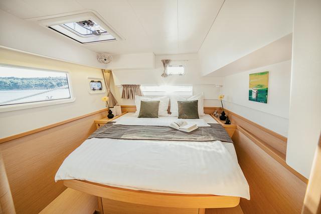 Book yachts online - catamaran - Lagoon 42 - AMELIA - rent