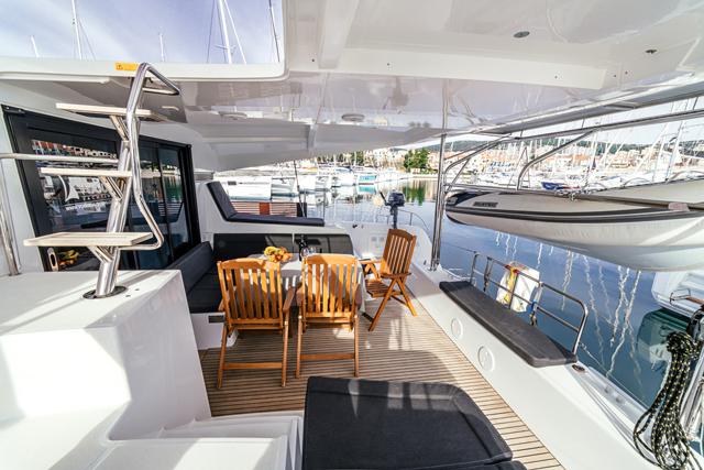 Book yachts online - catamaran - Lagoon 42 - ARTEMIS - rent