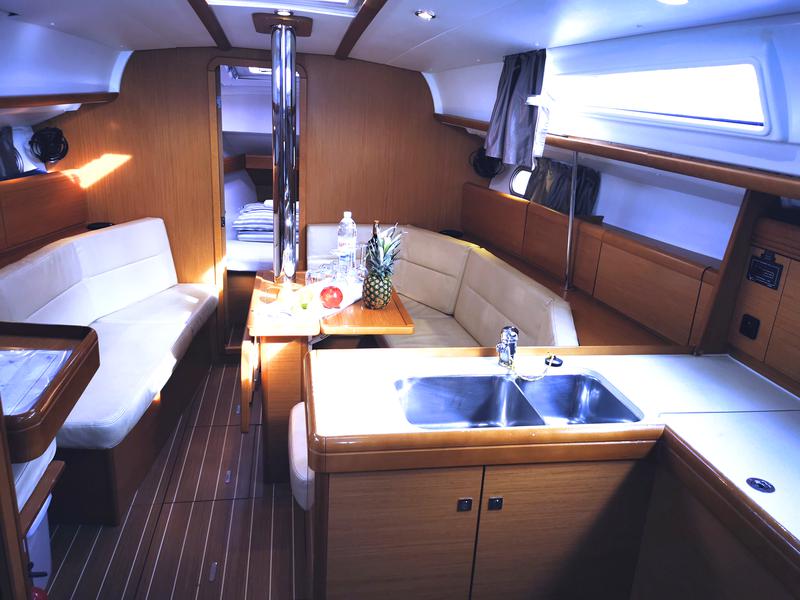 Book yachts online - sailboat - Sun Odyssey 36i - Mia - rent