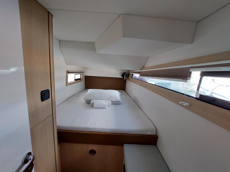 Book yachts online - catamaran - Aventura 34 - Marlon - rent