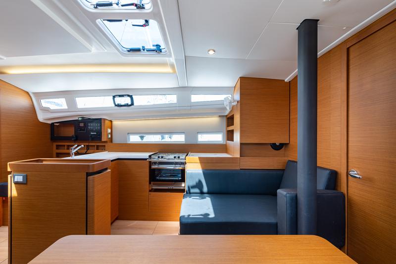 Book yachts online - sailboat - Sun Odyssey 410 - Martha - rent