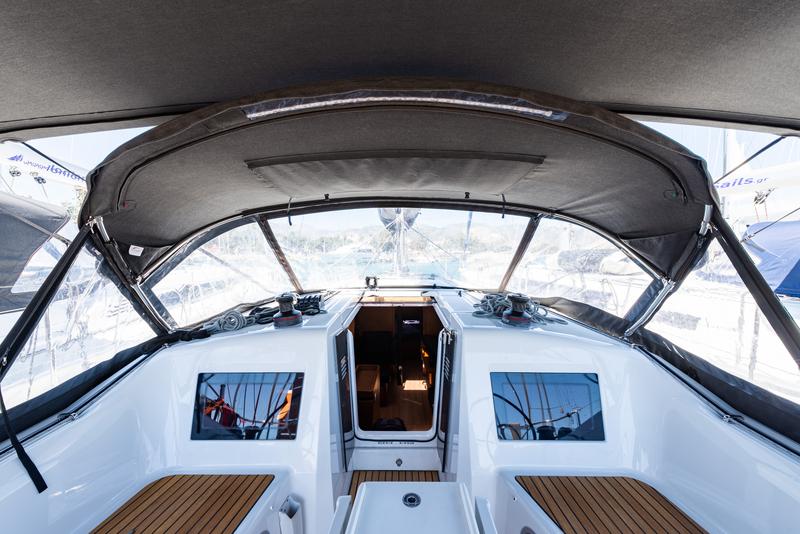 Book yachts online - sailboat - Sun Odyssey 410 - Martha - rent