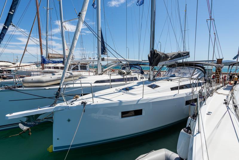 Book yachts online - sailboat - Sun Odyssey 410 - Martha - rent