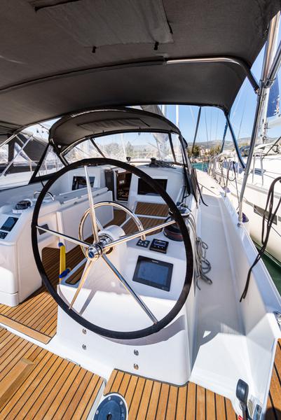 Book yachts online - sailboat - Sun Odyssey 410 - Martha - rent