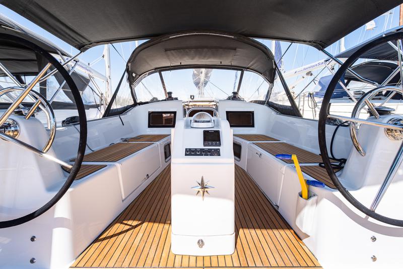 Book yachts online - sailboat - Sun Odyssey 410 - Martha - rent