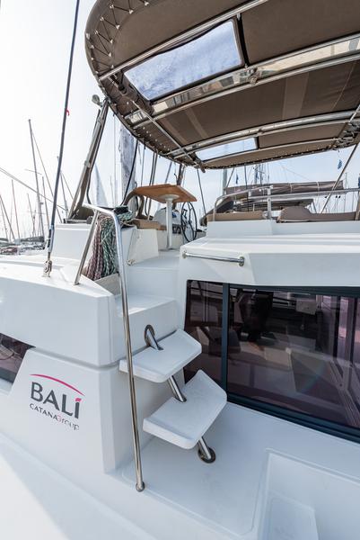 Book yachts online - catamaran - Bali 4.3 - Gatto Nero - rent