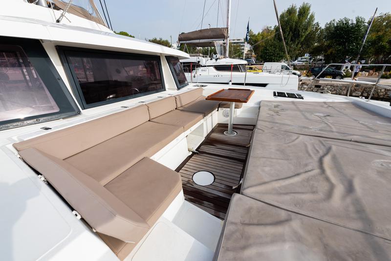 Book yachts online - catamaran - Bali 4.3 - Gatto Nero - rent