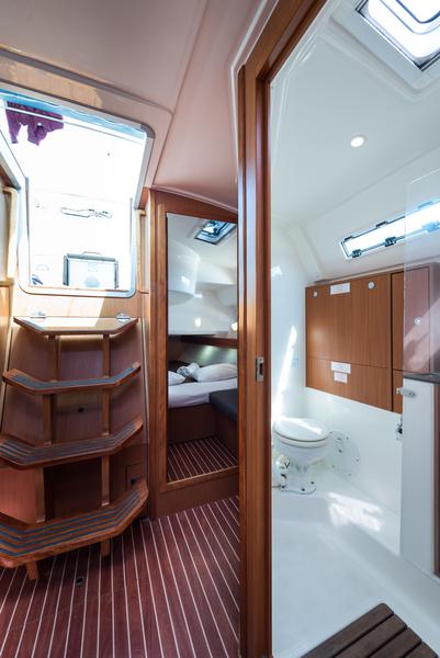 Book yachts online - sailboat - Bavaria 40 Cruiser - Deneb - rent