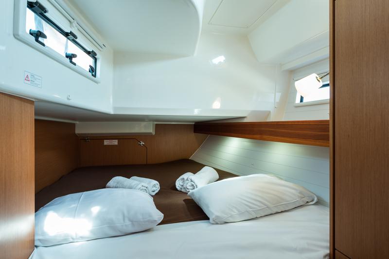 Book yachts online - sailboat - Bavaria 40 Cruiser - Deneb - rent