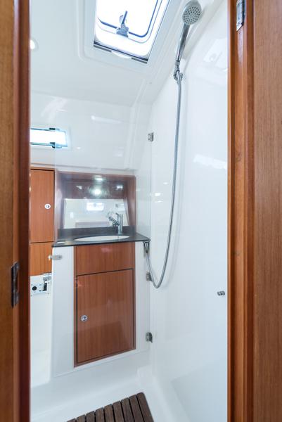 Book yachts online - sailboat - Bavaria 40 Cruiser - Deneb - rent