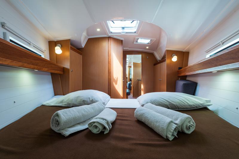 Book yachts online - sailboat - Bavaria 40 Cruiser - Deneb - rent