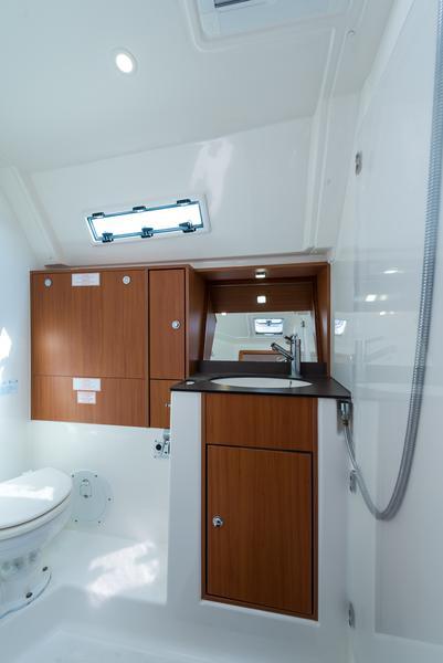 Book yachts online - sailboat - Bavaria 40 Cruiser - Deneb - rent