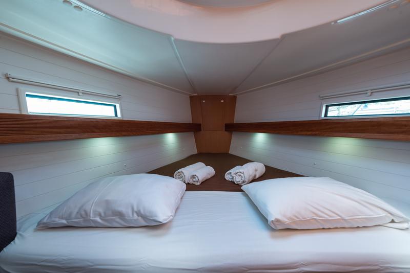 Book yachts online - sailboat - Bavaria 40 Cruiser - Deneb - rent