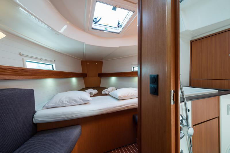 Book yachts online - sailboat - Bavaria 40 Cruiser - Deneb - rent