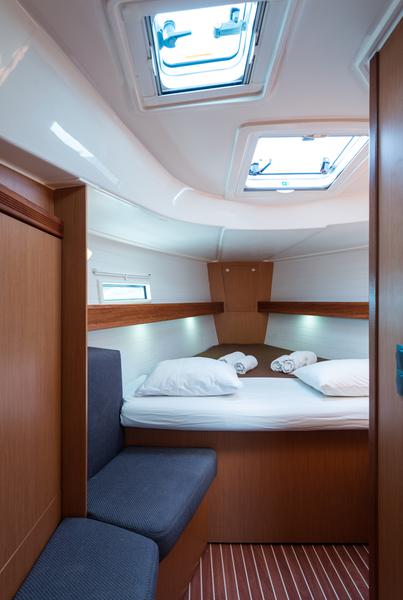 Book yachts online - sailboat - Bavaria 40 Cruiser - Deneb - rent