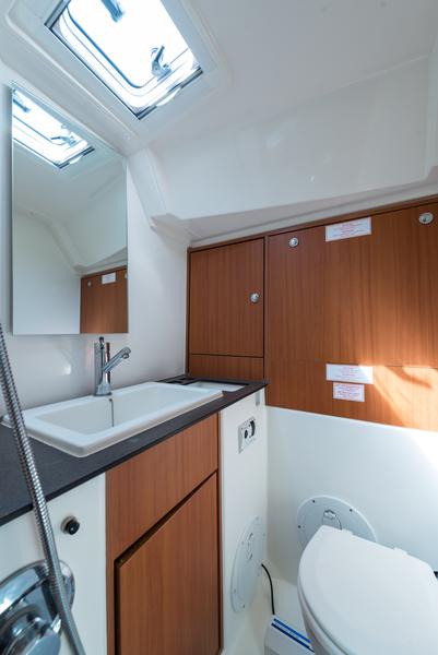 Book yachts online - sailboat - Bavaria 40 Cruiser - Deneb - rent